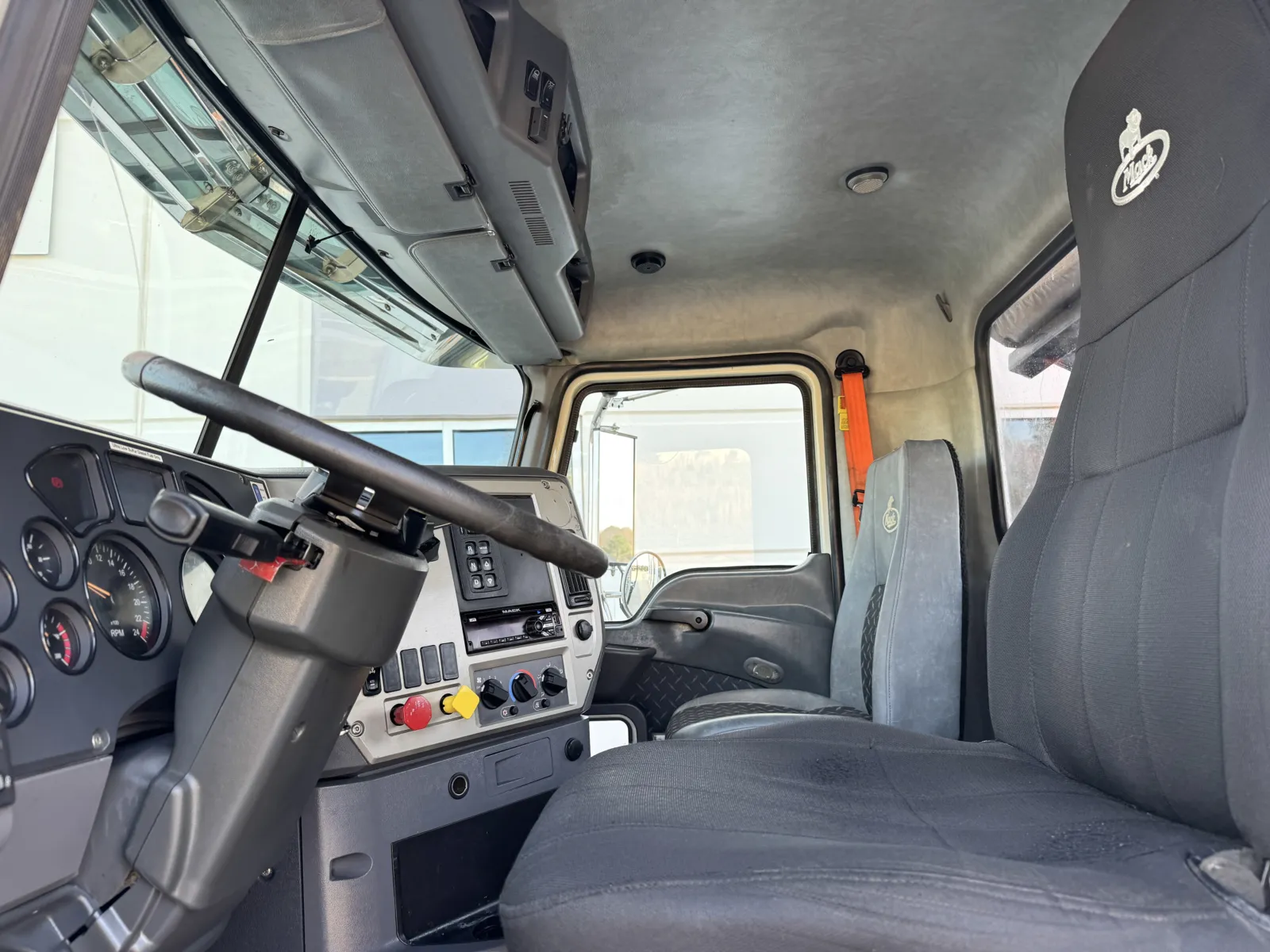 2017 Mack - image 14