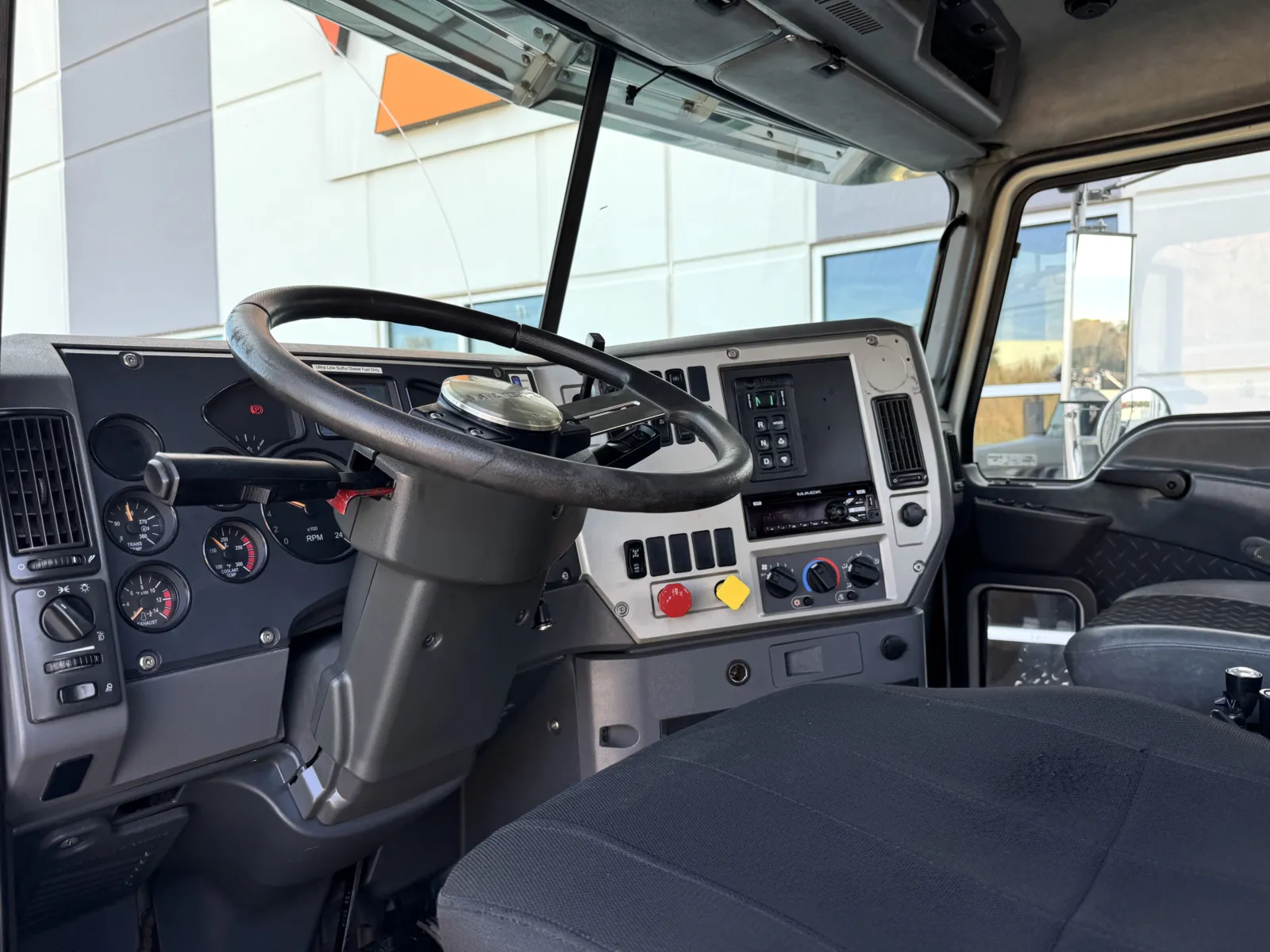 2017 Mack - image 15