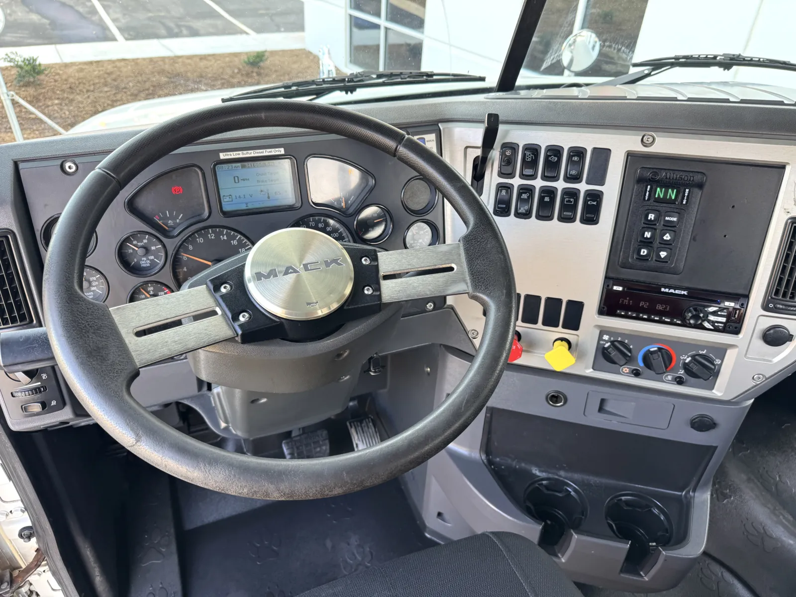 2017 Mack - image 16