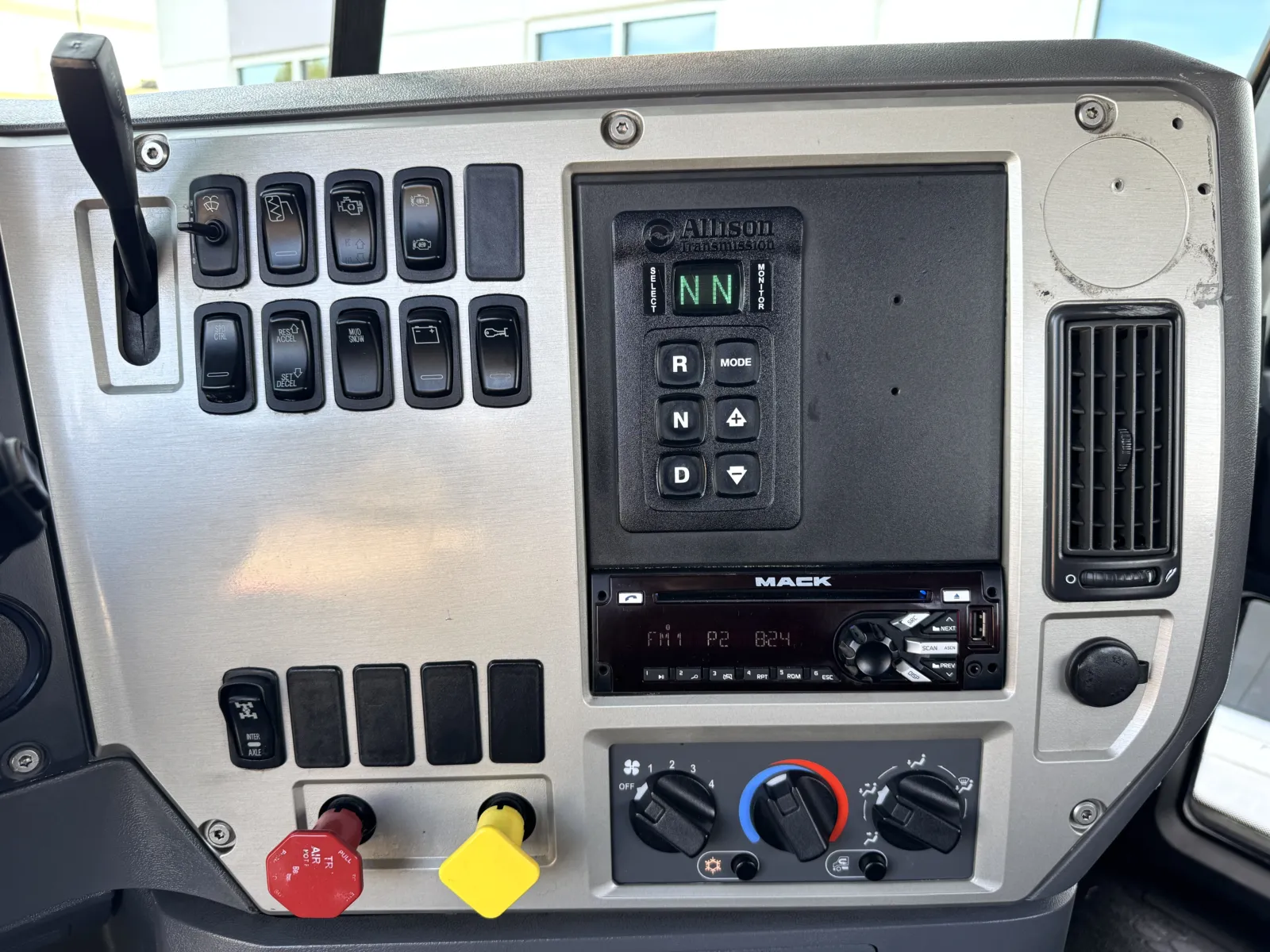 2017 Mack - image 18