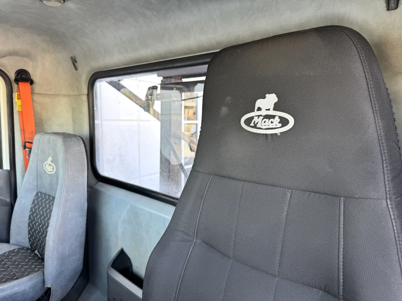 2017 Mack - image 19