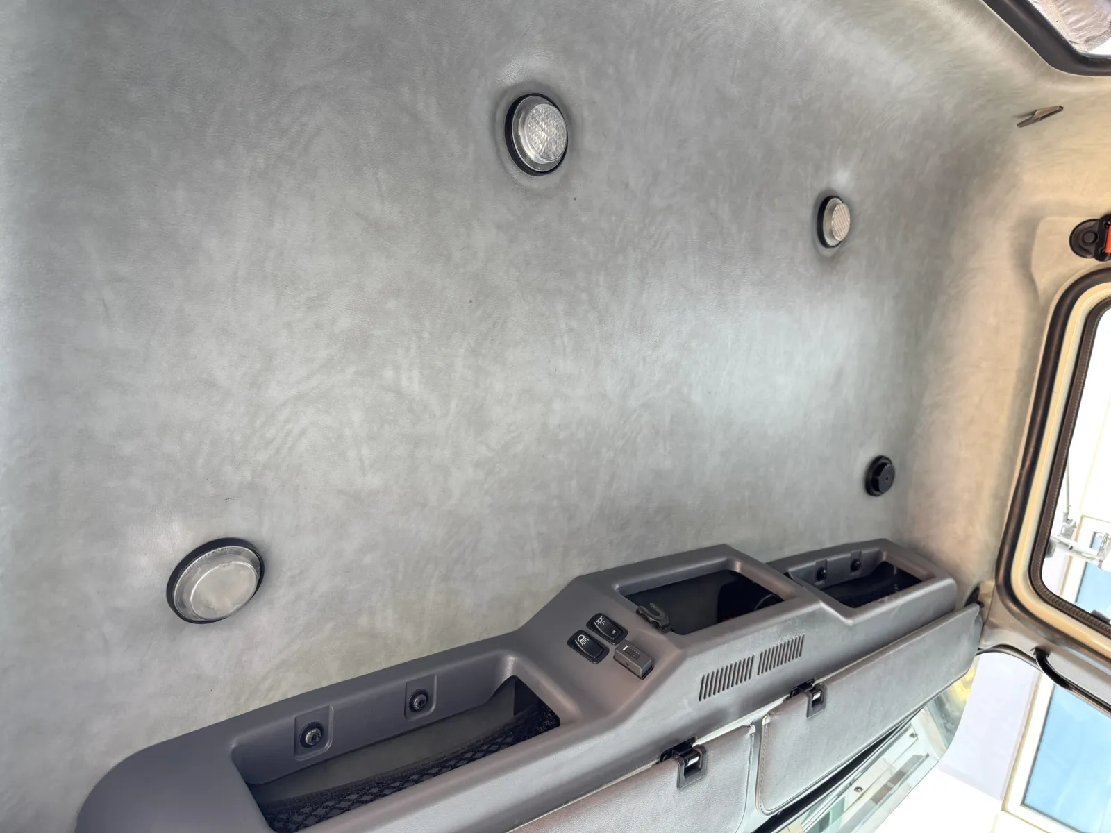 2017 Mack - image 20