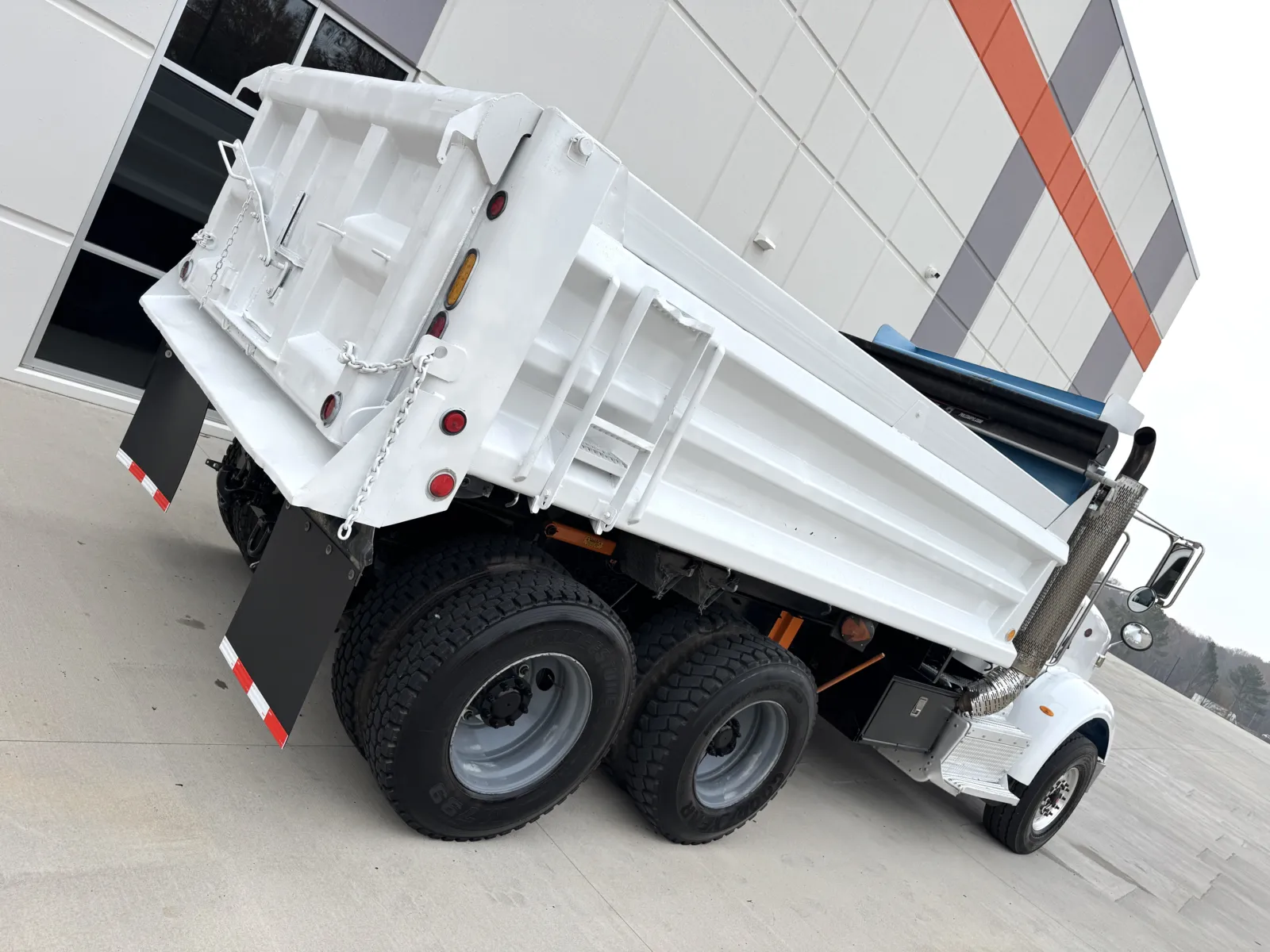 2013 Peterbilt 365 - image 12