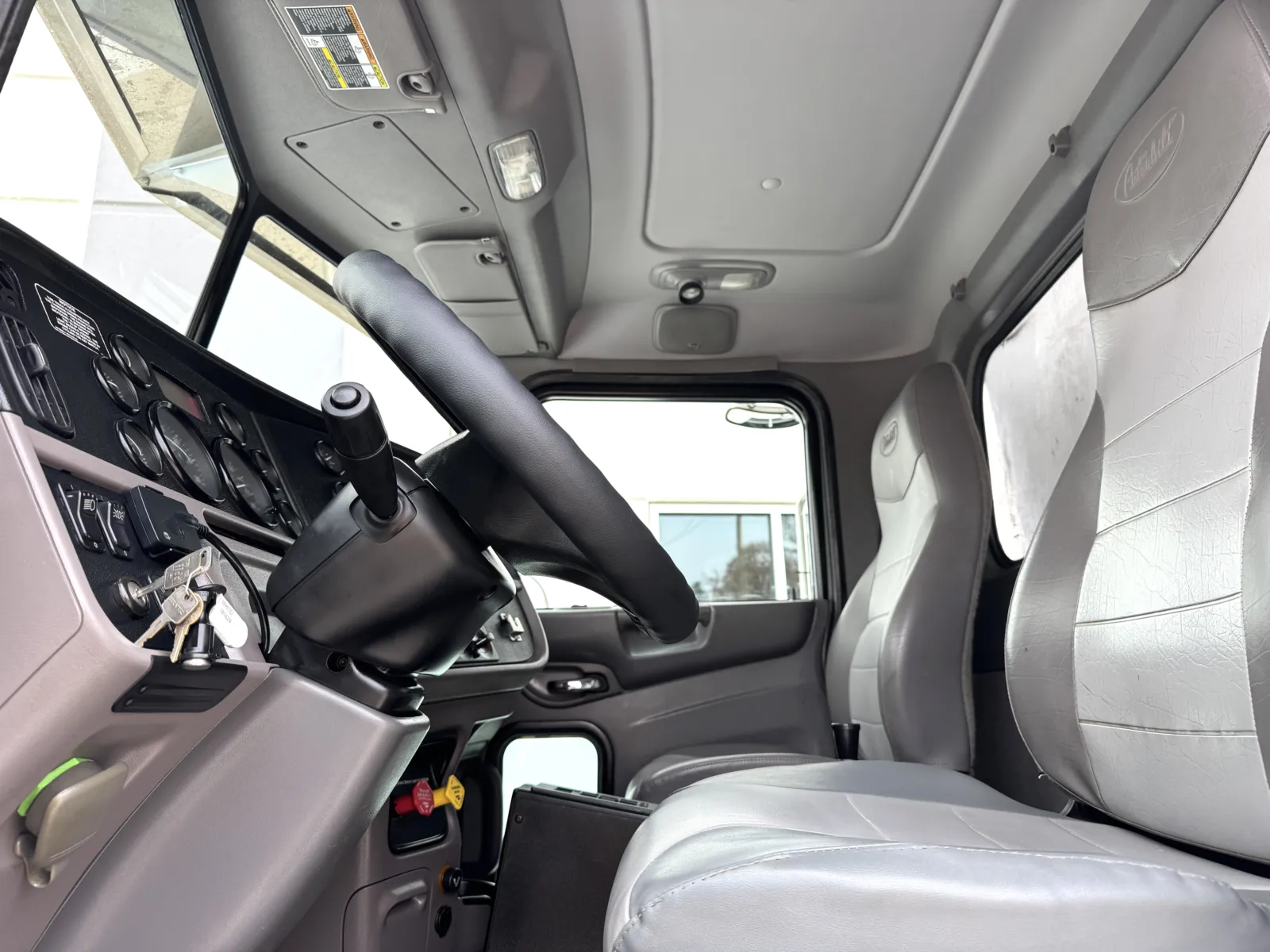 2013 Peterbilt 365 - image 15