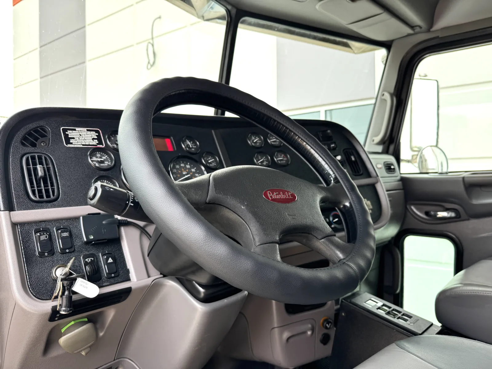 2013 Peterbilt 365 - image 16