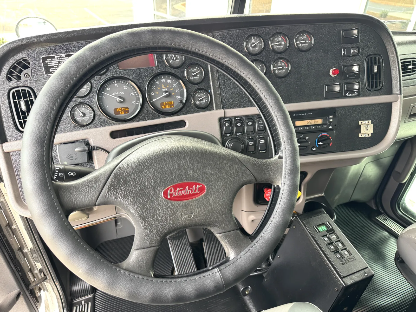 2013 Peterbilt 365 - image 17
