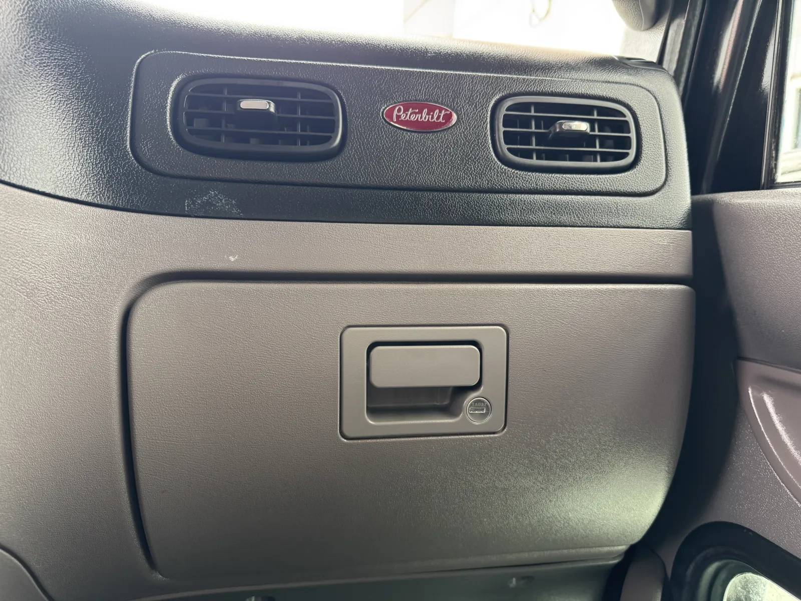 2013 Peterbilt 365 - image 20