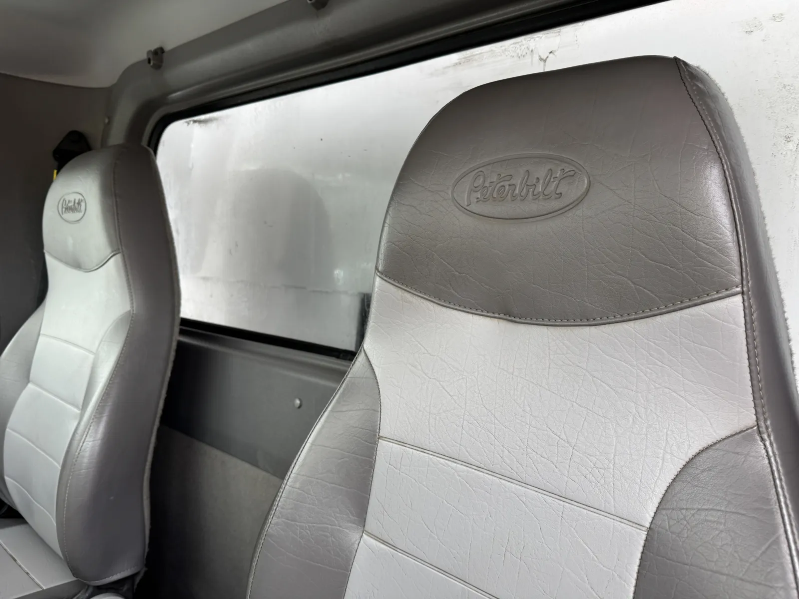 2013 Peterbilt 365 - image 21