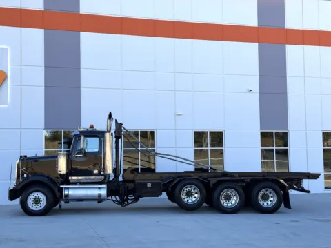 More photos of 2007 WESTERN STAR 4900 at Forge Truck Centers - South Carolina, SC