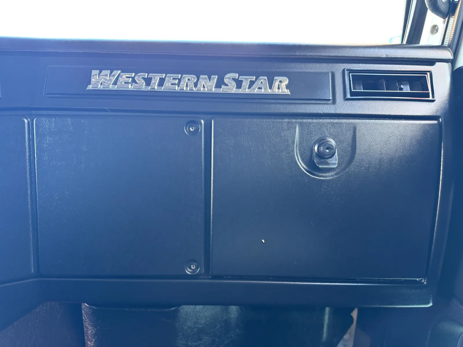 2018 Western Star 4900 - image 19