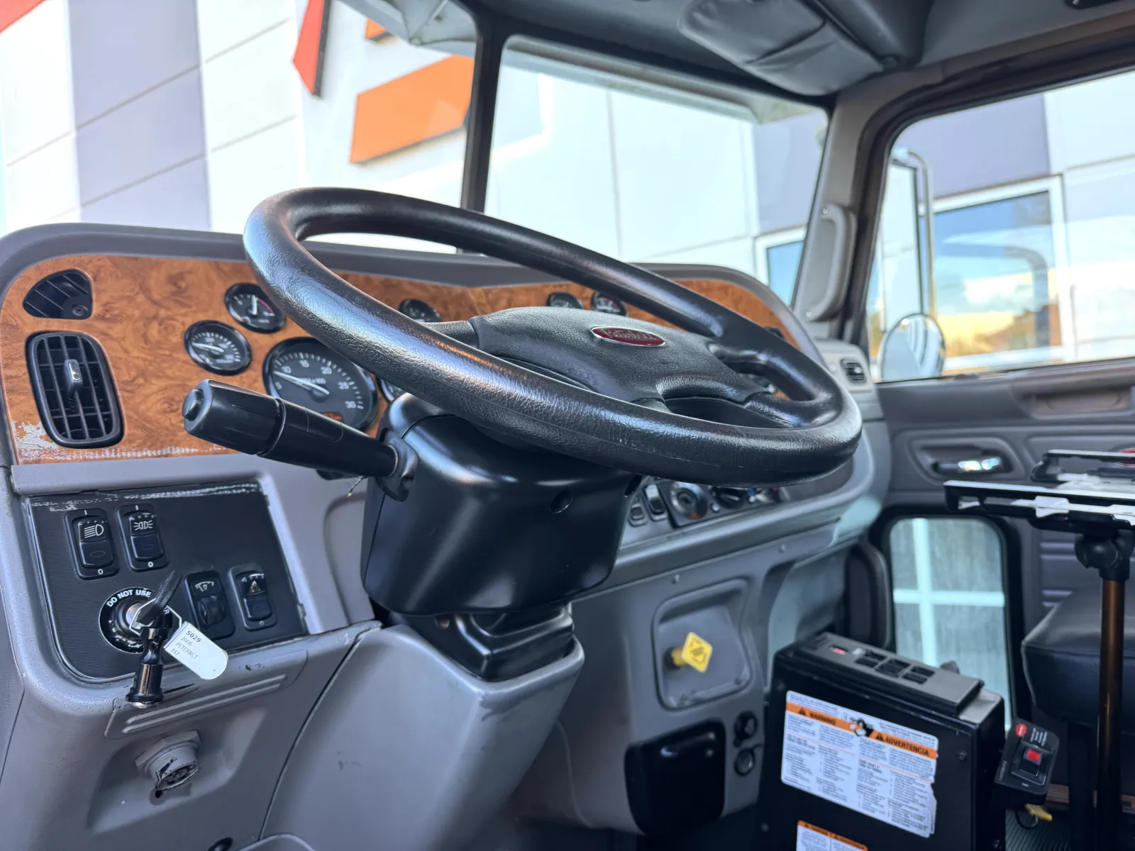 2006 Peterbilt - image 15