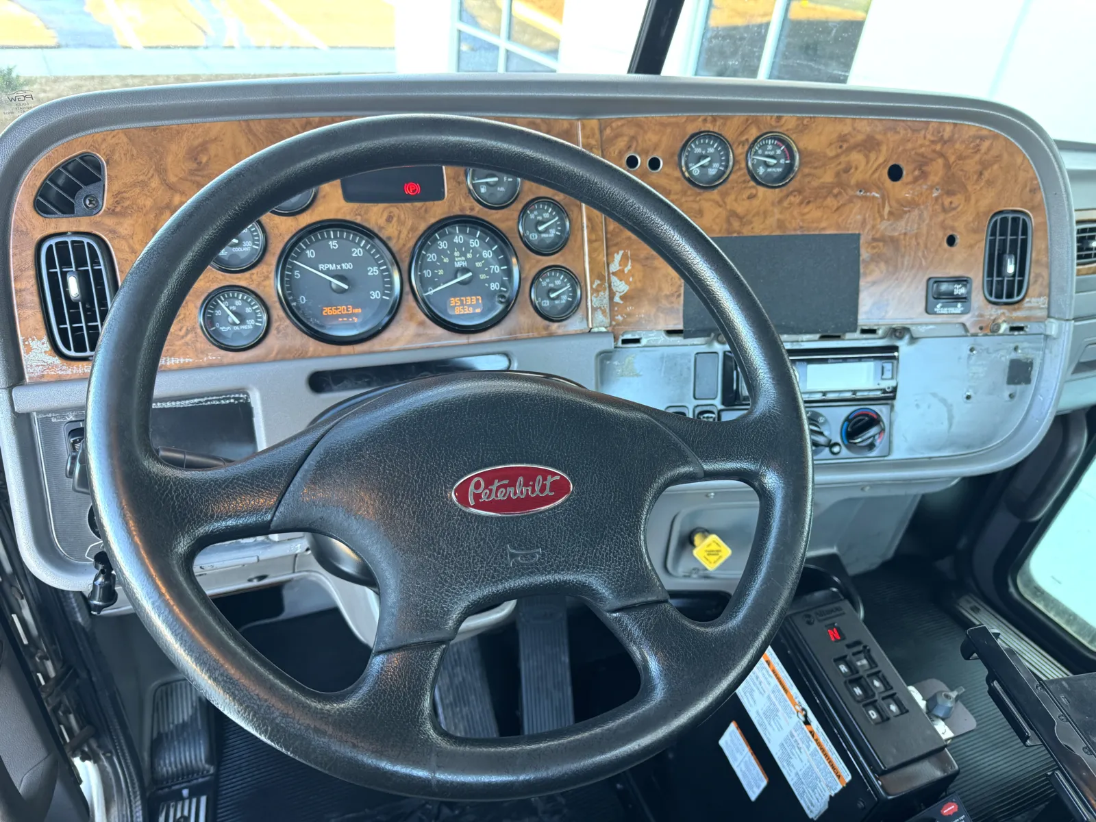 2006 Peterbilt - image 16