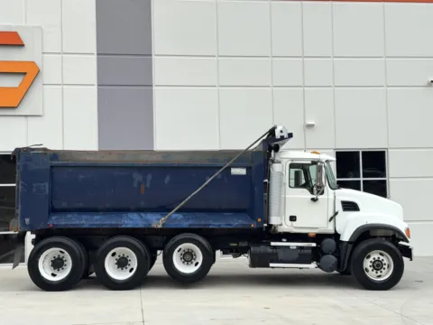 More photos of 2005 MACK CV713 at Forge Truck Centers - South Carolina, SC