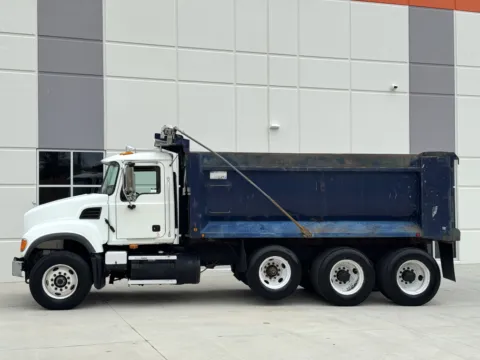 More photos of 2005 MACK CV713 at Forge Truck Centers - South Carolina, SC
