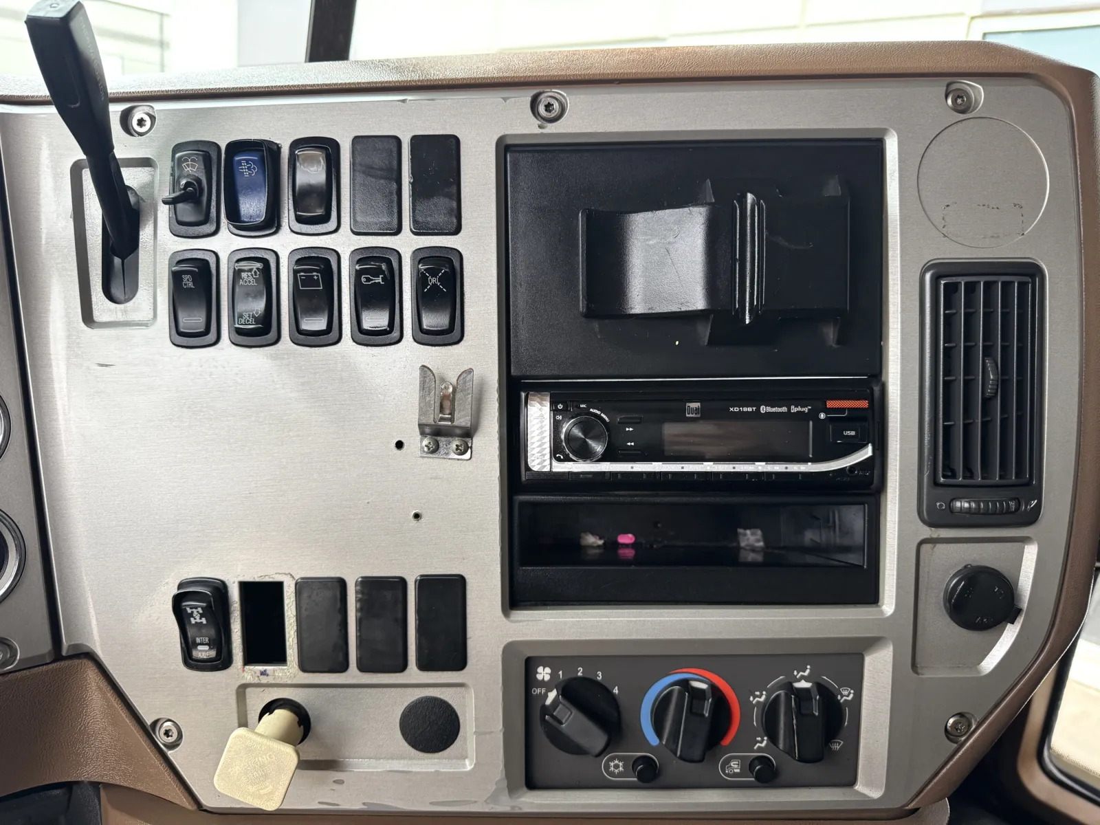 2012 Mack - image 19