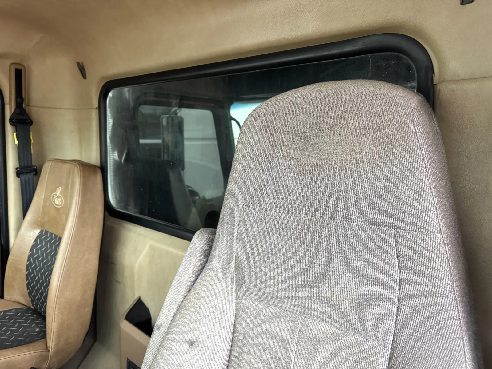 2012 Mack - image 21