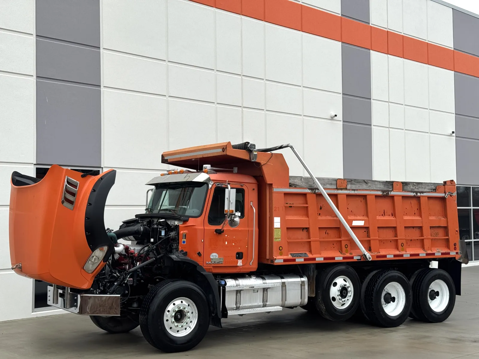 2015 Mack - image 11