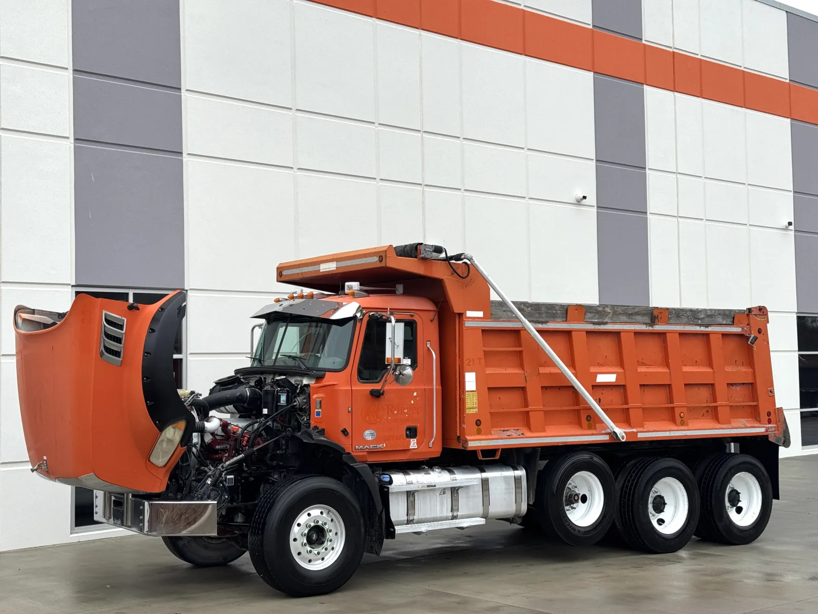 2016 Mack - image 11