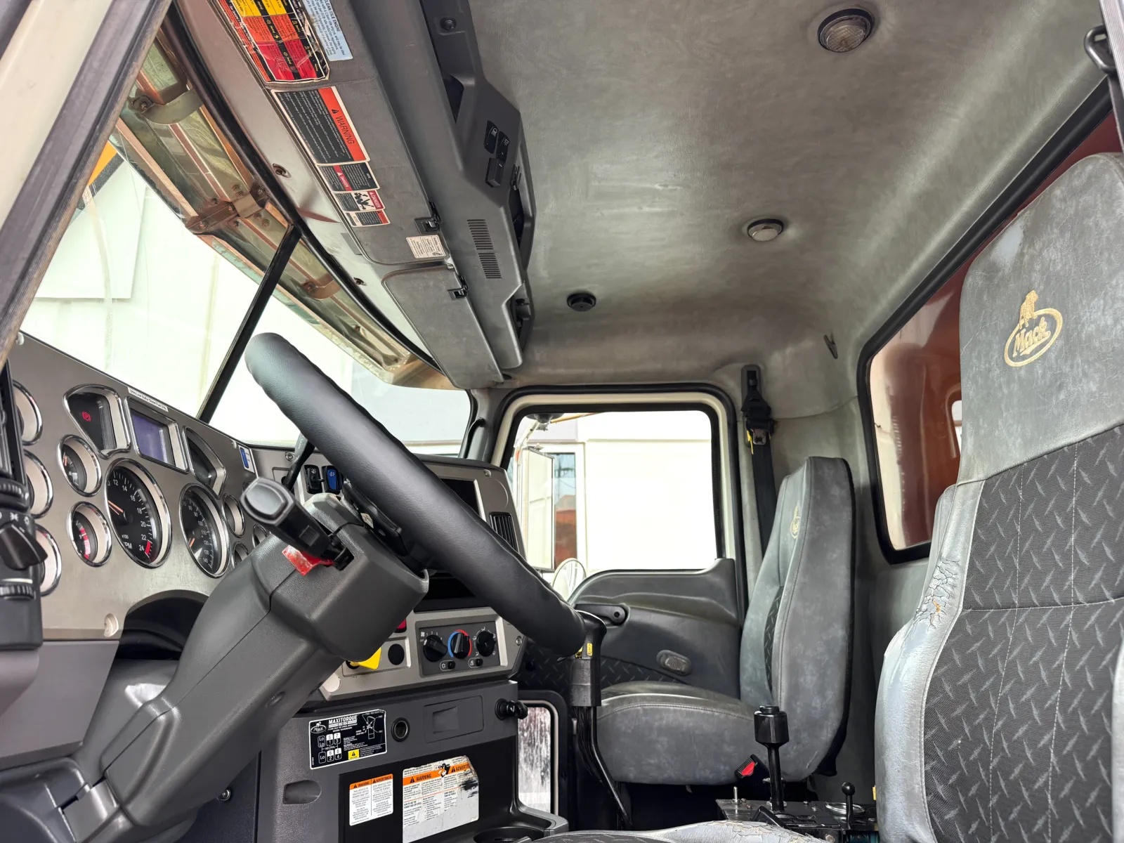 2016 Mack - image 15