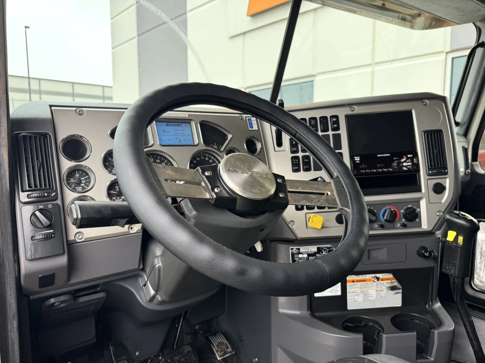 2016 Mack - image 16