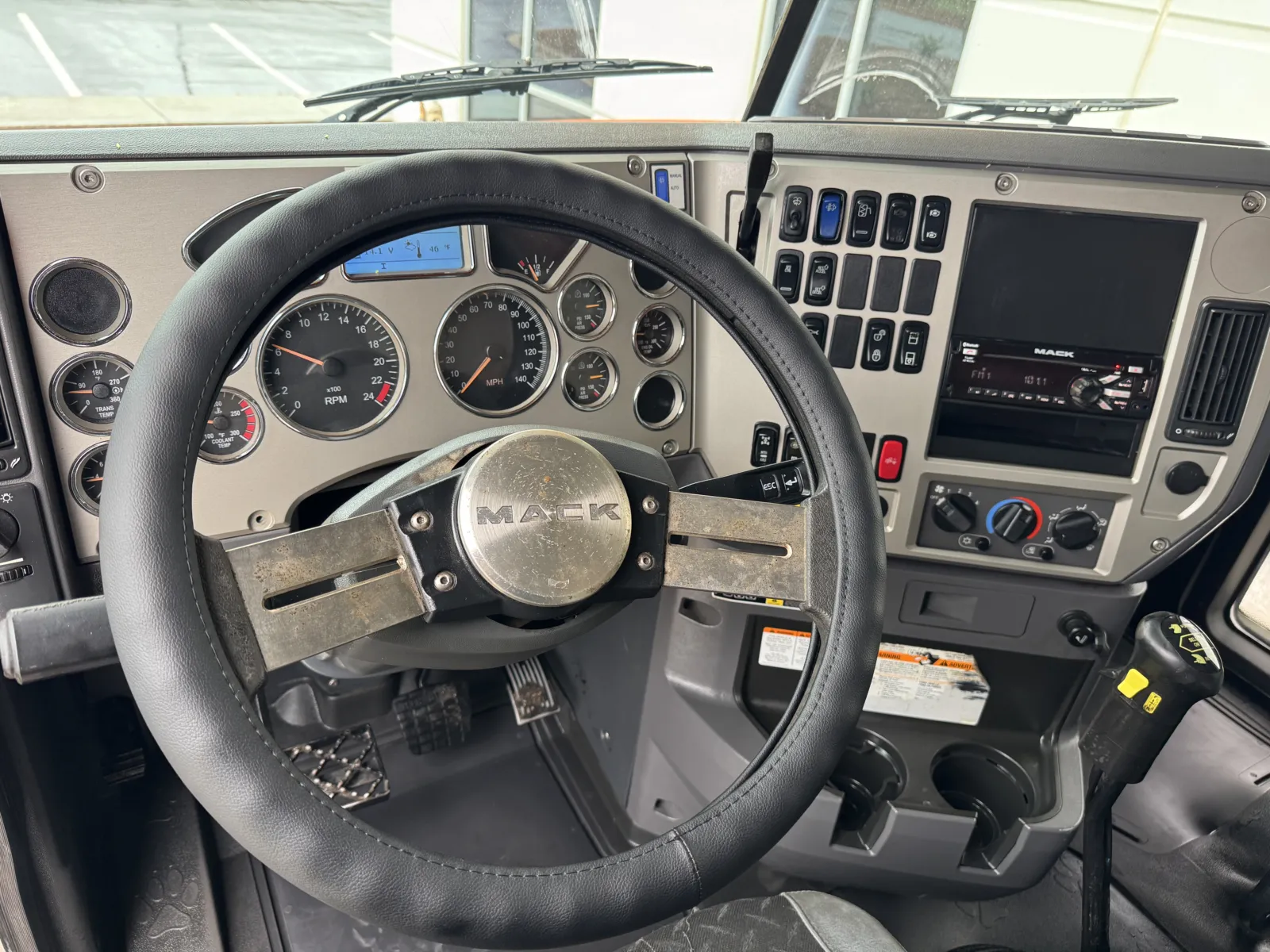 2016 Mack - image 17