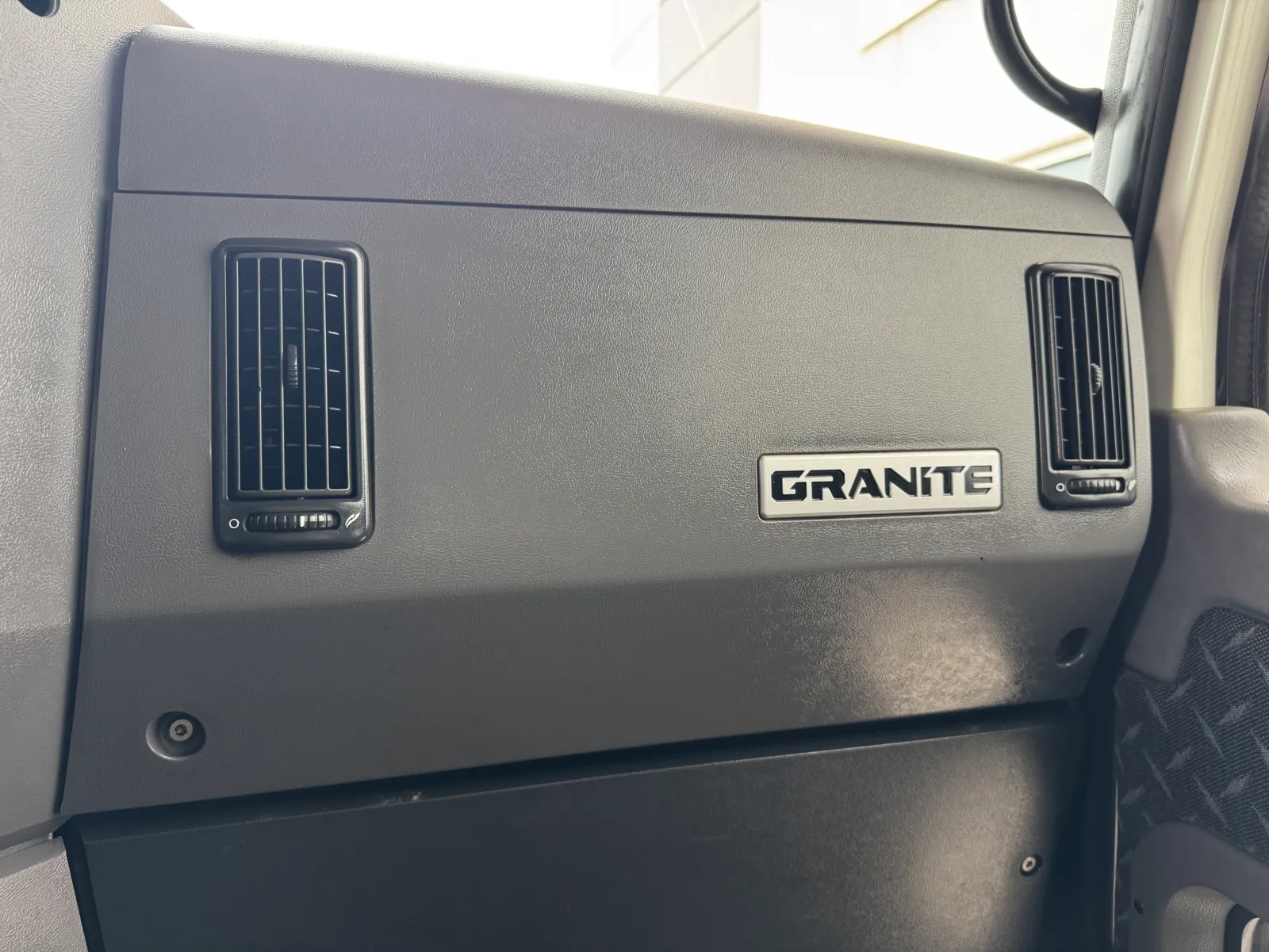 2016 Mack - image 20