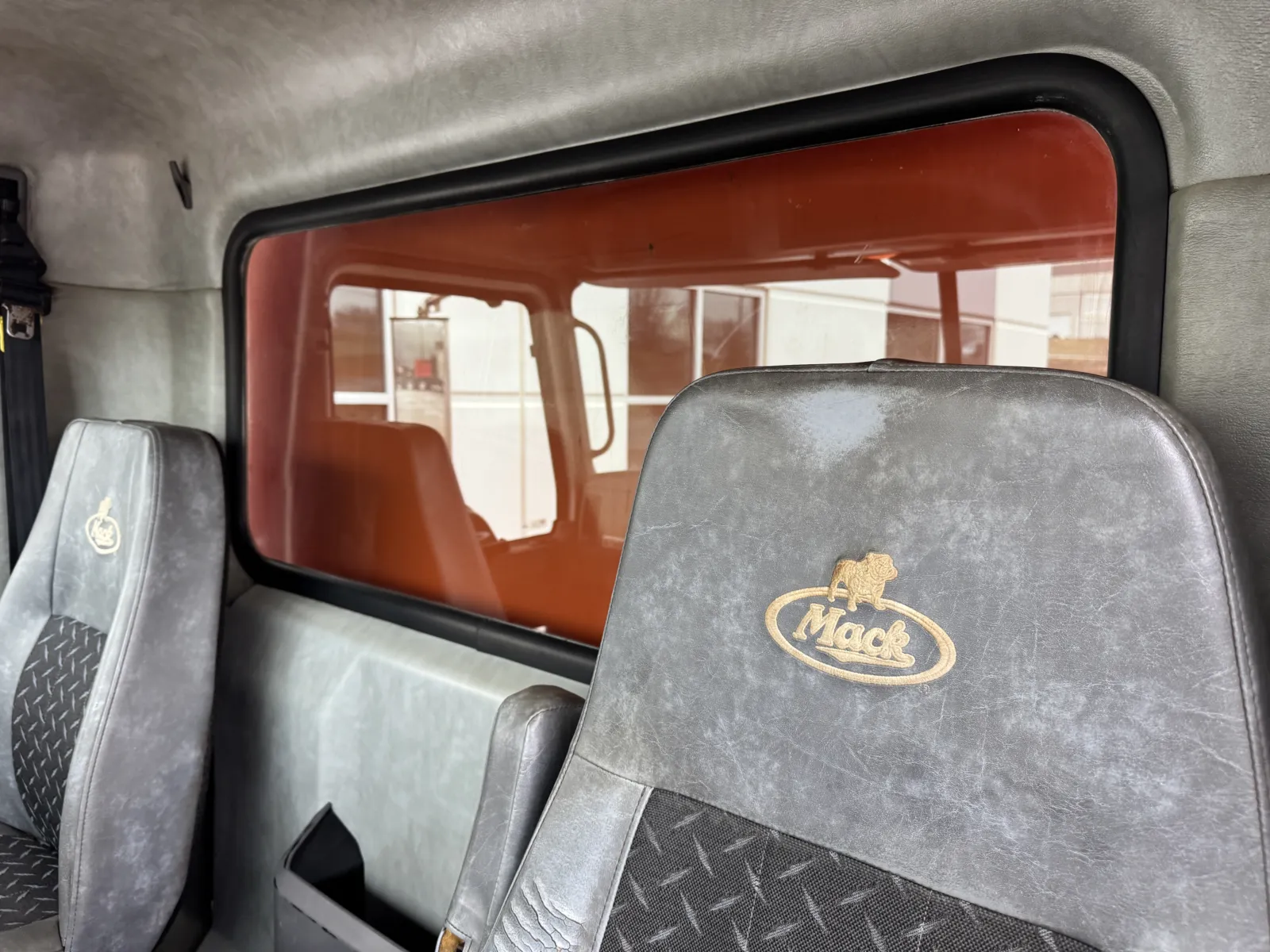 2016 Mack - image 21