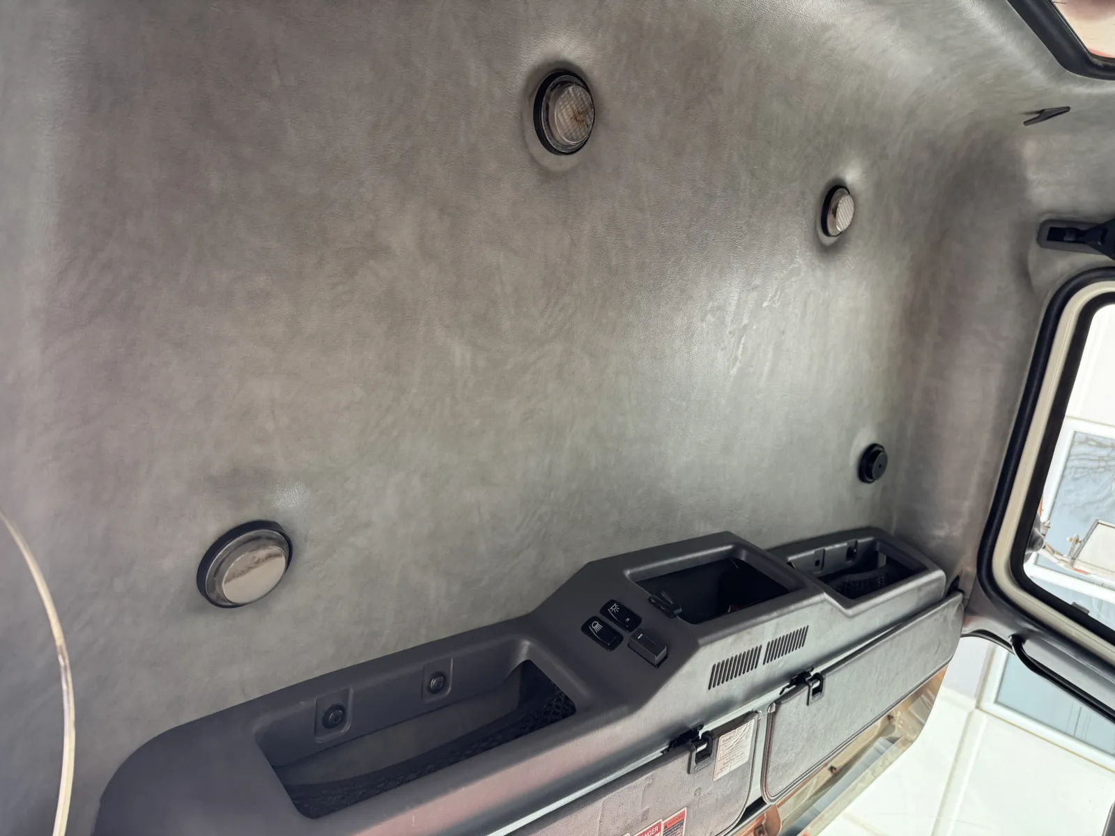 2016 Mack - image 22