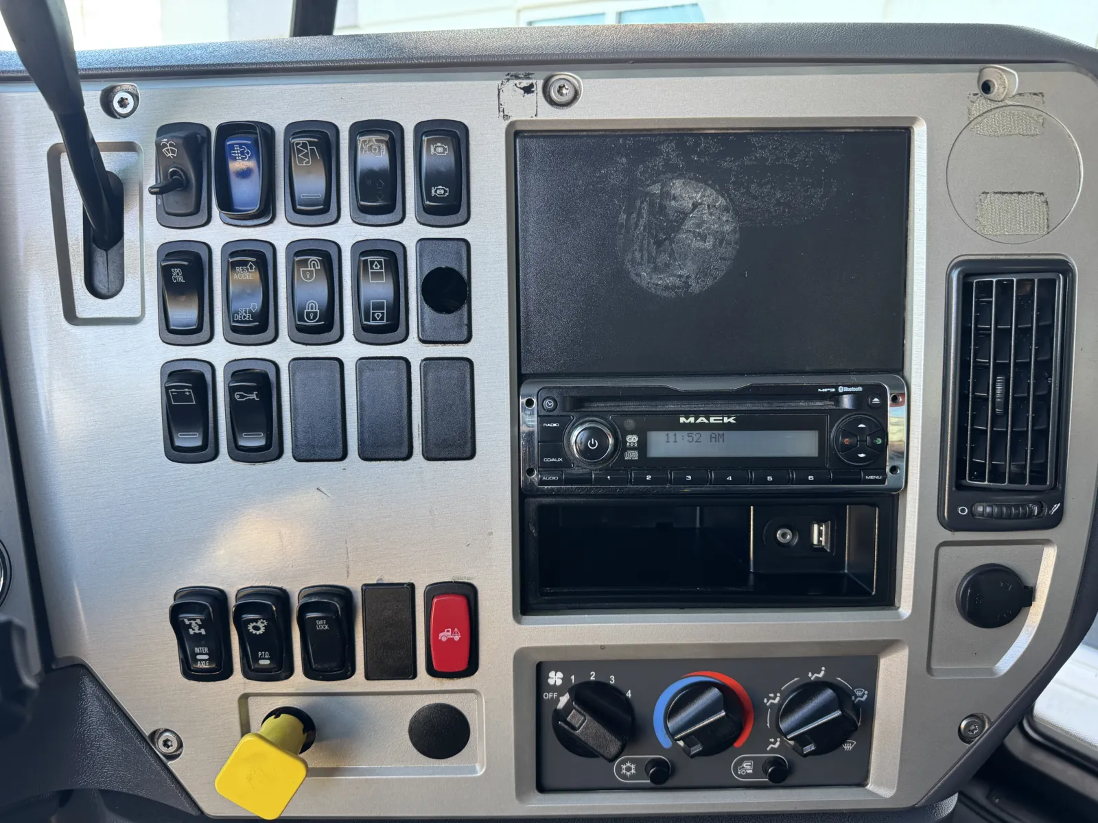 2015 Mack - image 19