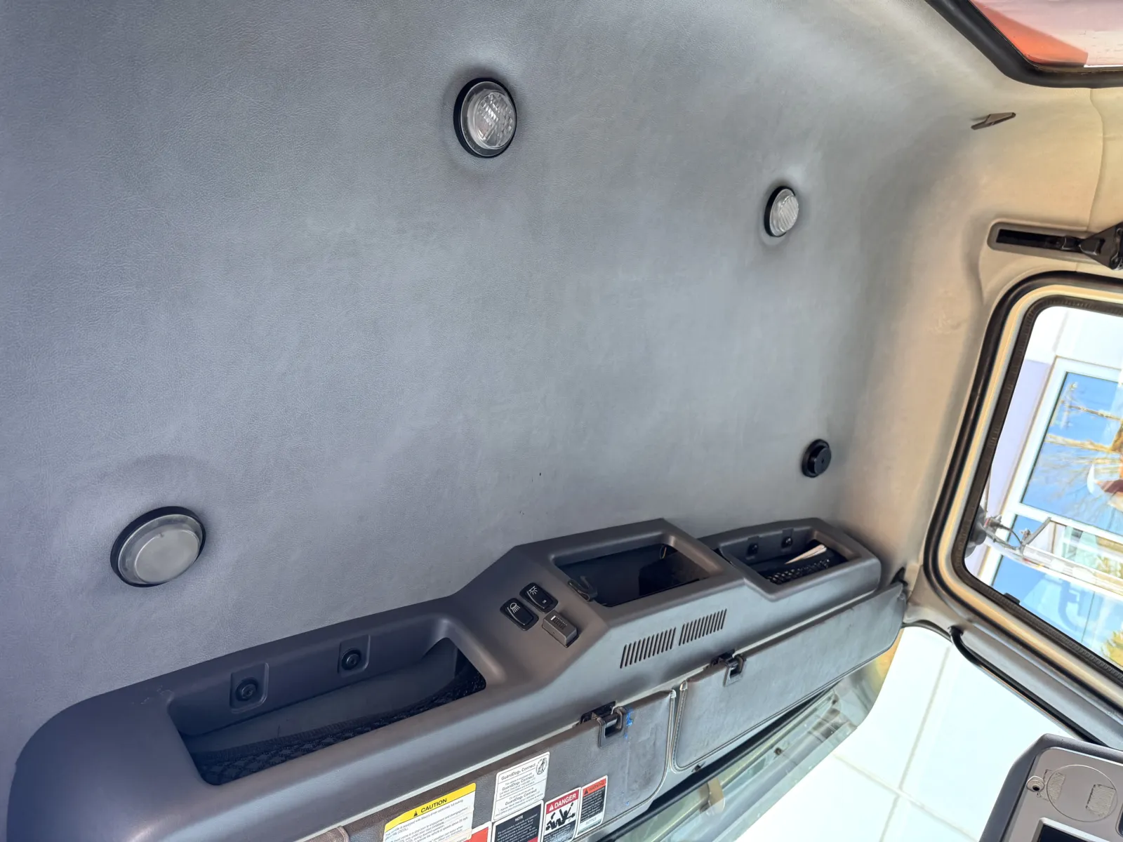 2015 Mack - image 22