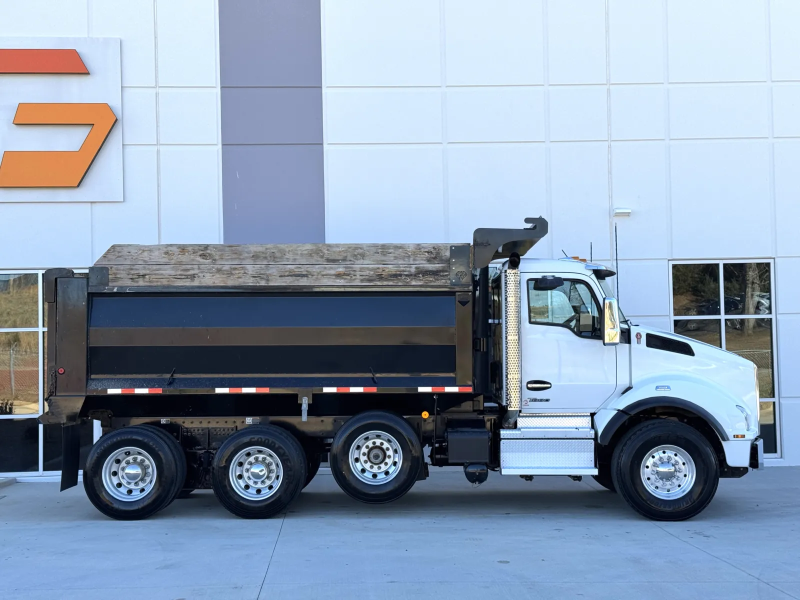 2023 Kenworth T880 - image 4