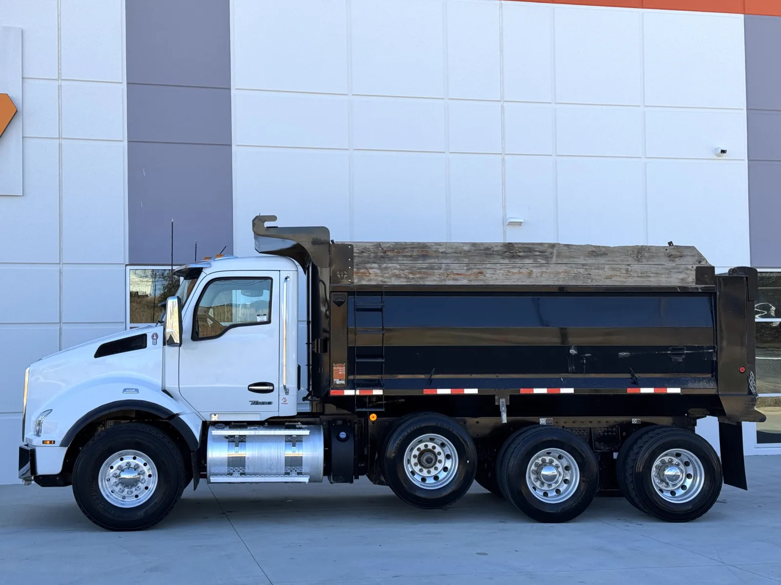 2023 Kenworth T880 - image 5