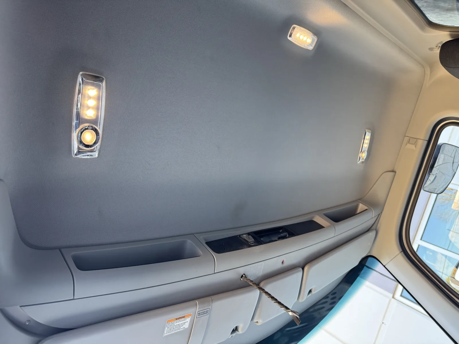 2023 Kenworth T880 - image 22