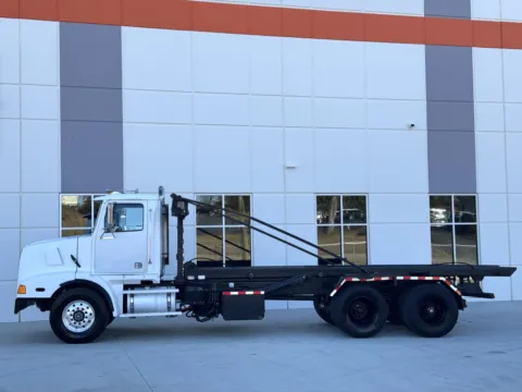 More photos of 2002 WESTERN STAR 4900 at Forge Truck Centers - South Carolina, SC