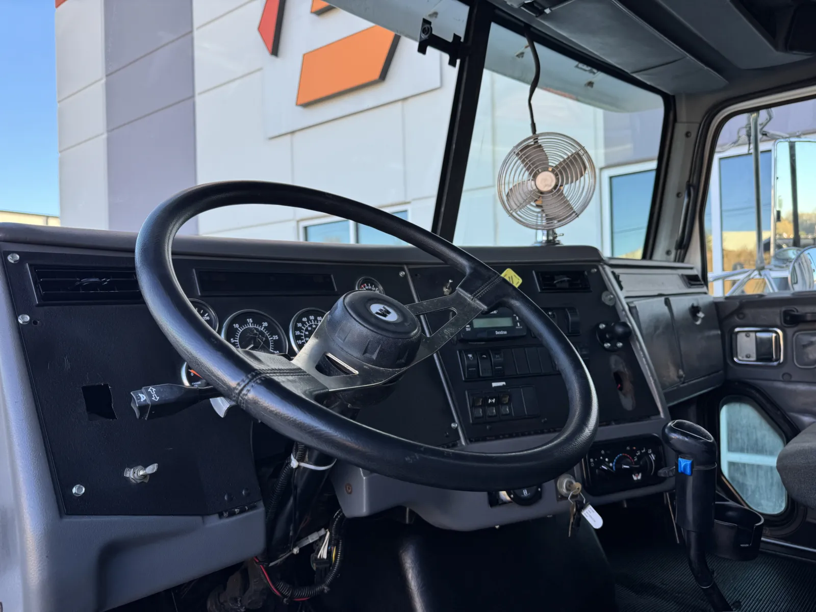 2002 Western Star 4900 - image 15