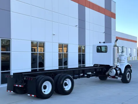 More photos of 2000 PETERBILT 357 at Forge Truck Centers - South Carolina, SC