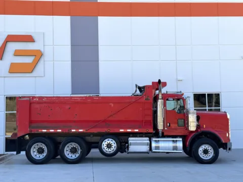 More photos of 2004 KENWORTH T800 at Forge Truck Centers - South Carolina, SC