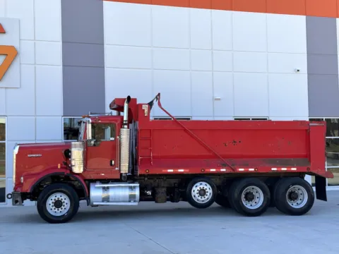 More photos of 2004 KENWORTH T800 at Forge Truck Centers - South Carolina, SC