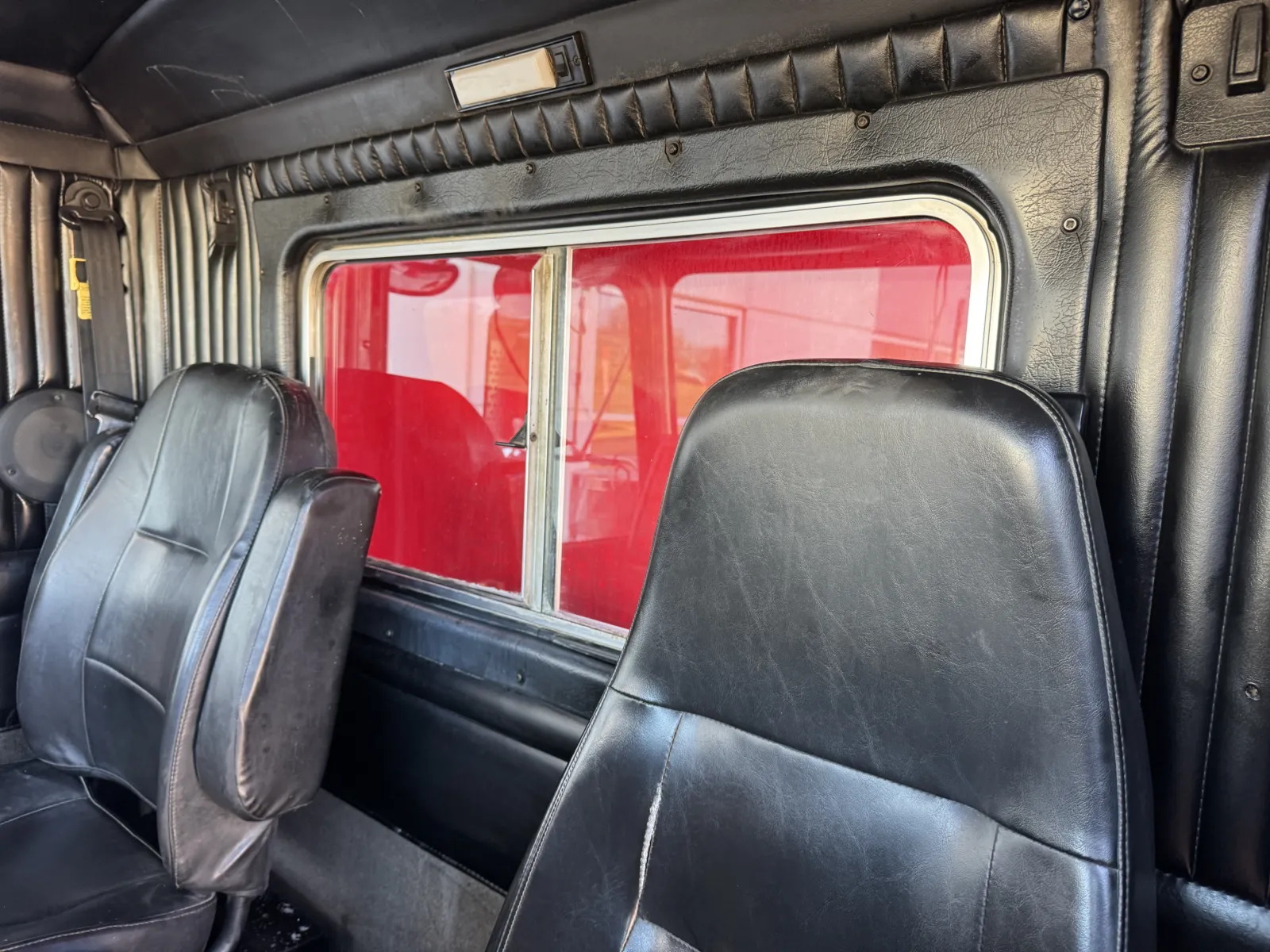 2004 Kenworth T800 - image 20