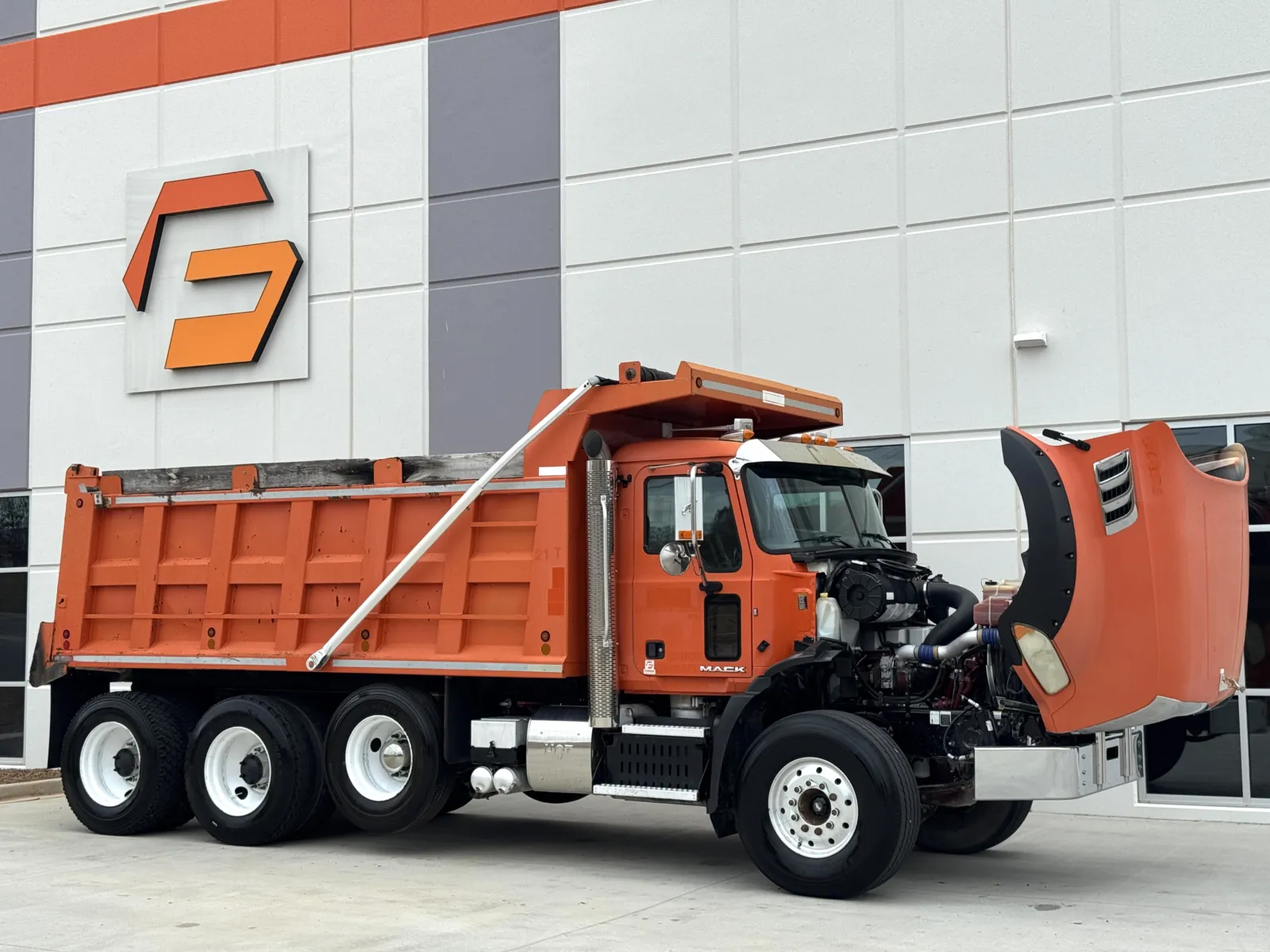 2016 Mack - image 10