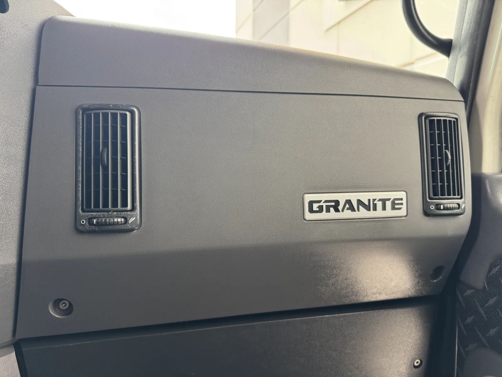 2016 Mack - image 20