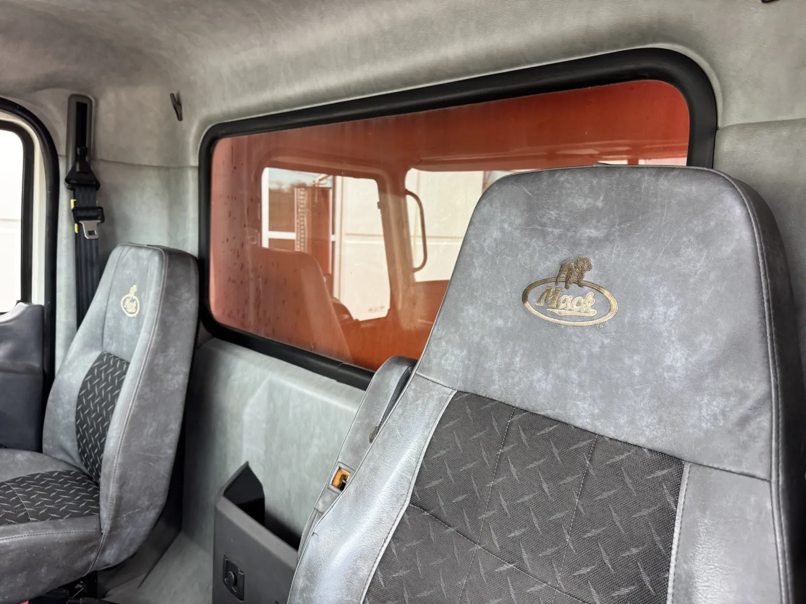 2016 Mack - image 21