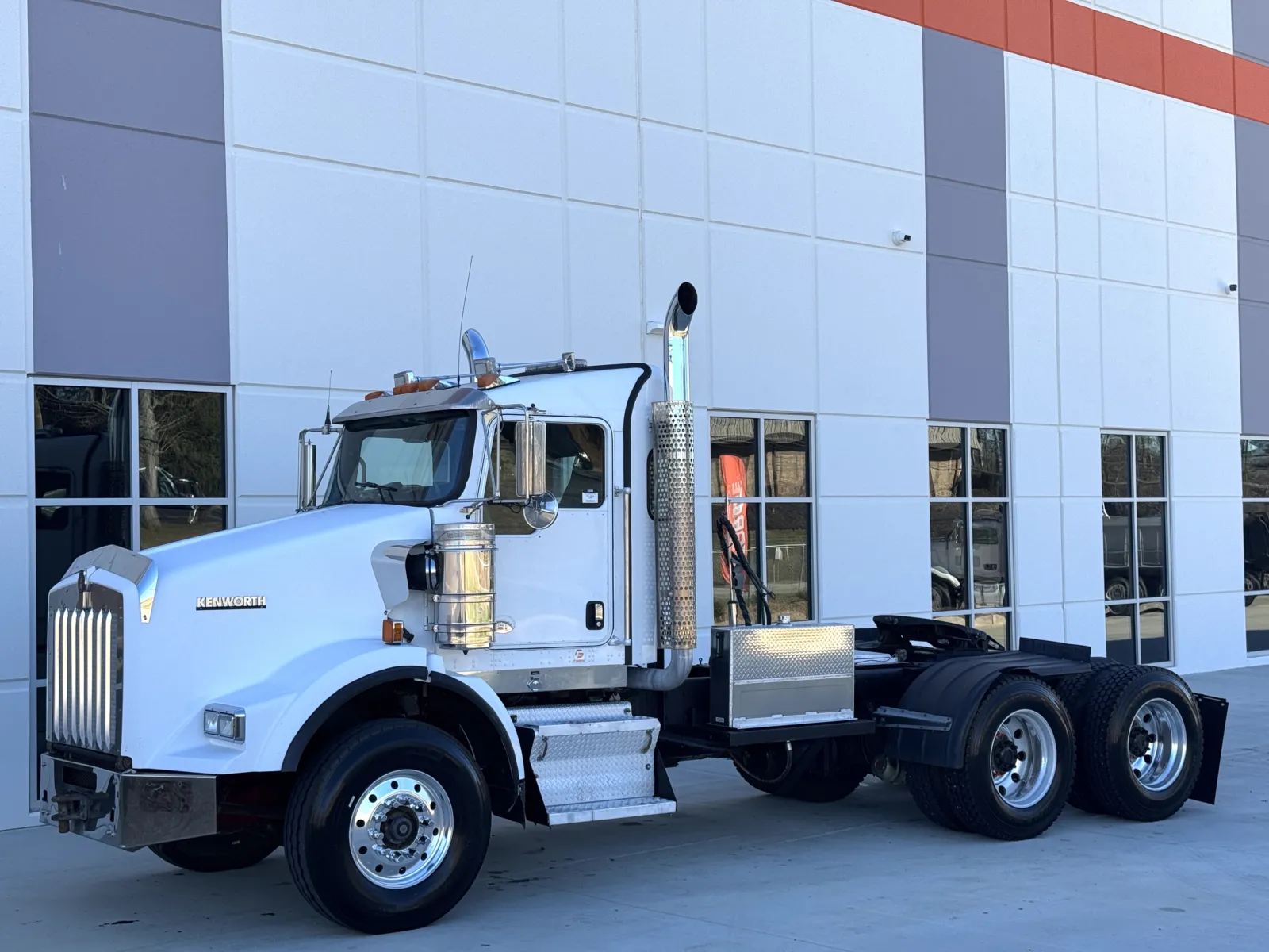 2012 Kenworth T800 - image 2