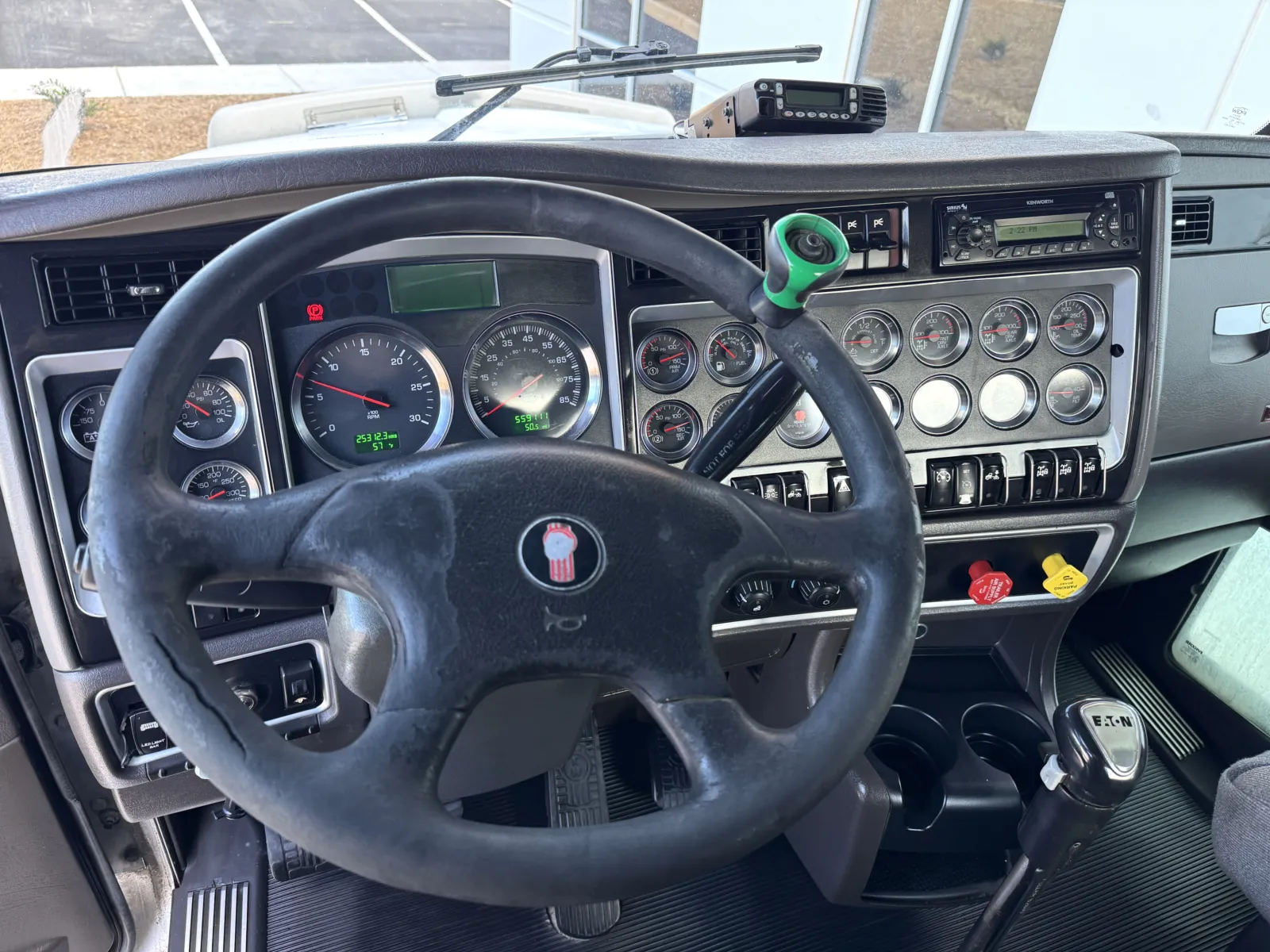 2012 Kenworth T800 - image 16