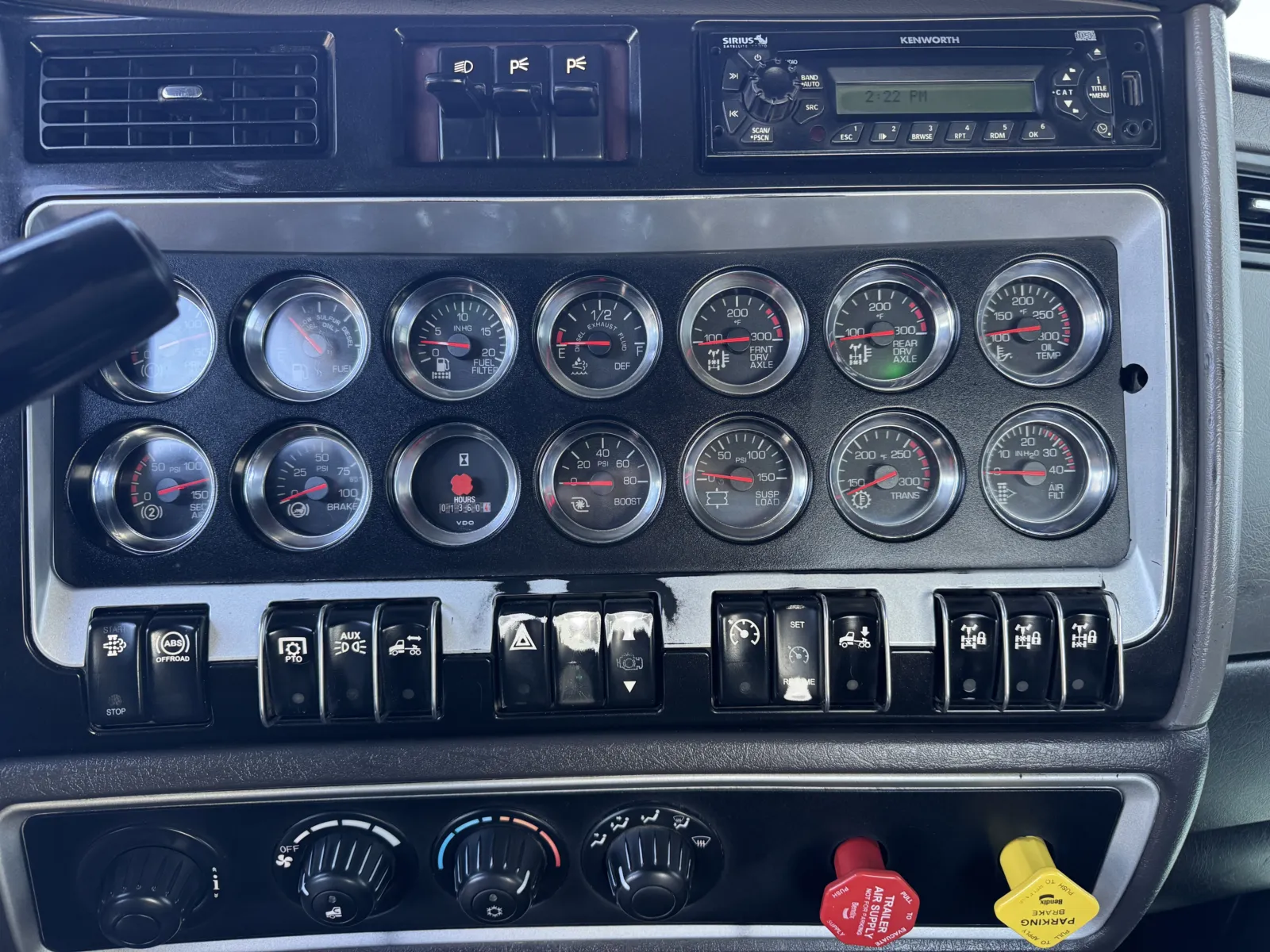 2012 Kenworth T800 - image 18