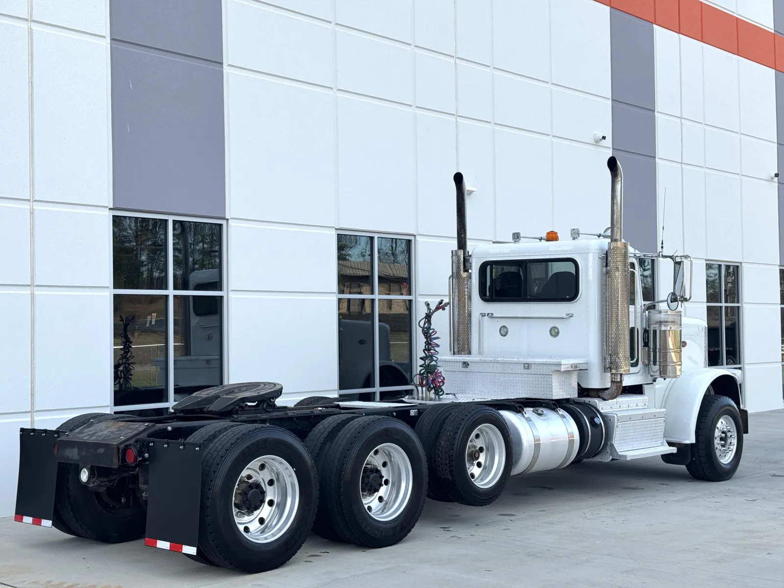 2011 Peterbilt - image 5