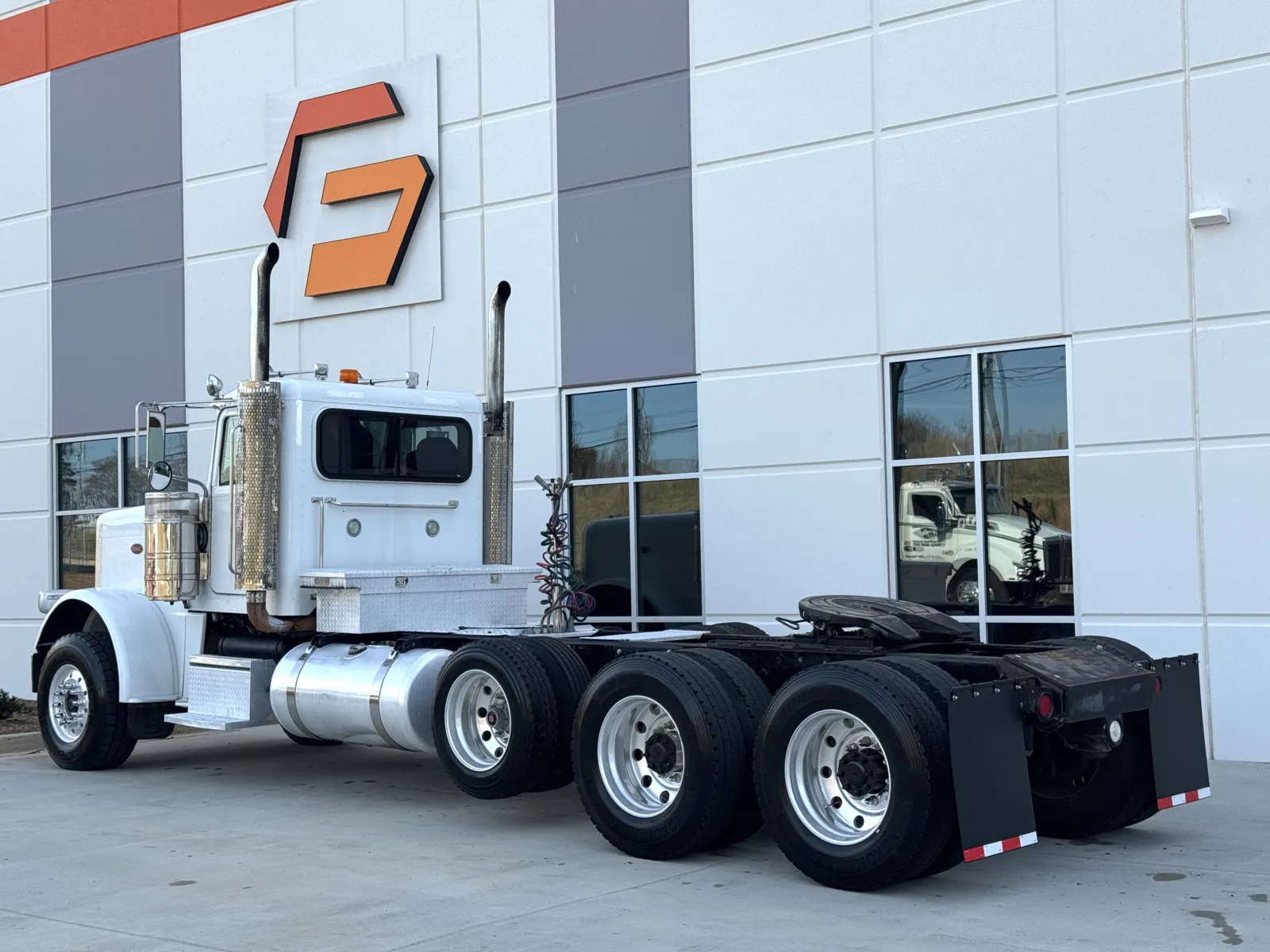 2011 Peterbilt - image 6