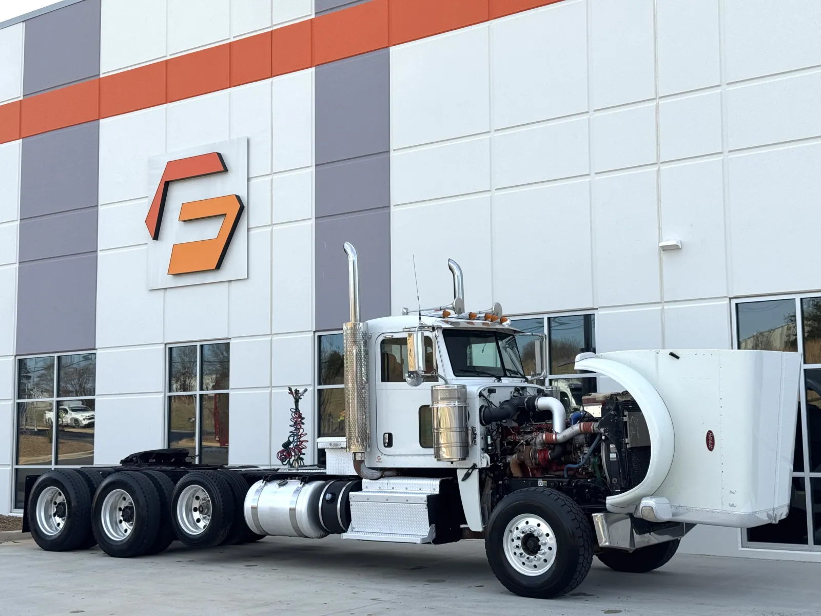 2011 Peterbilt - image 9