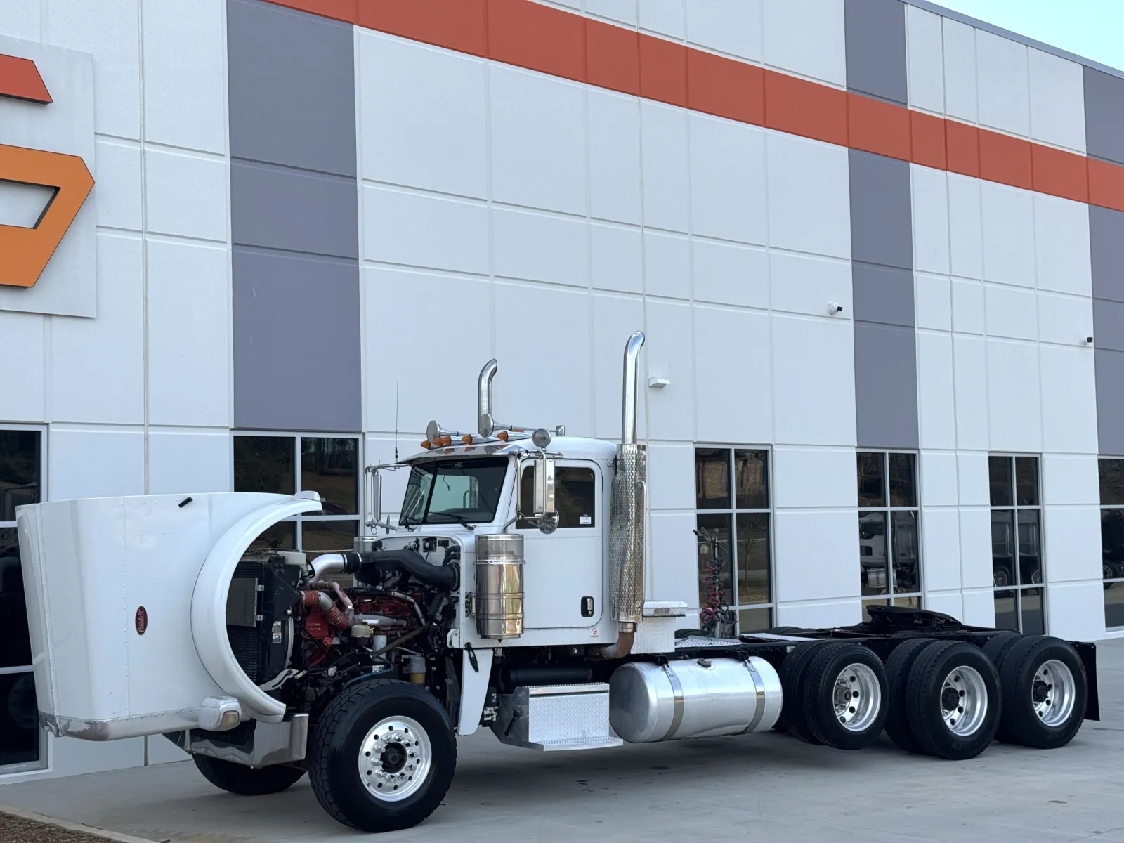 2011 Peterbilt - image 10