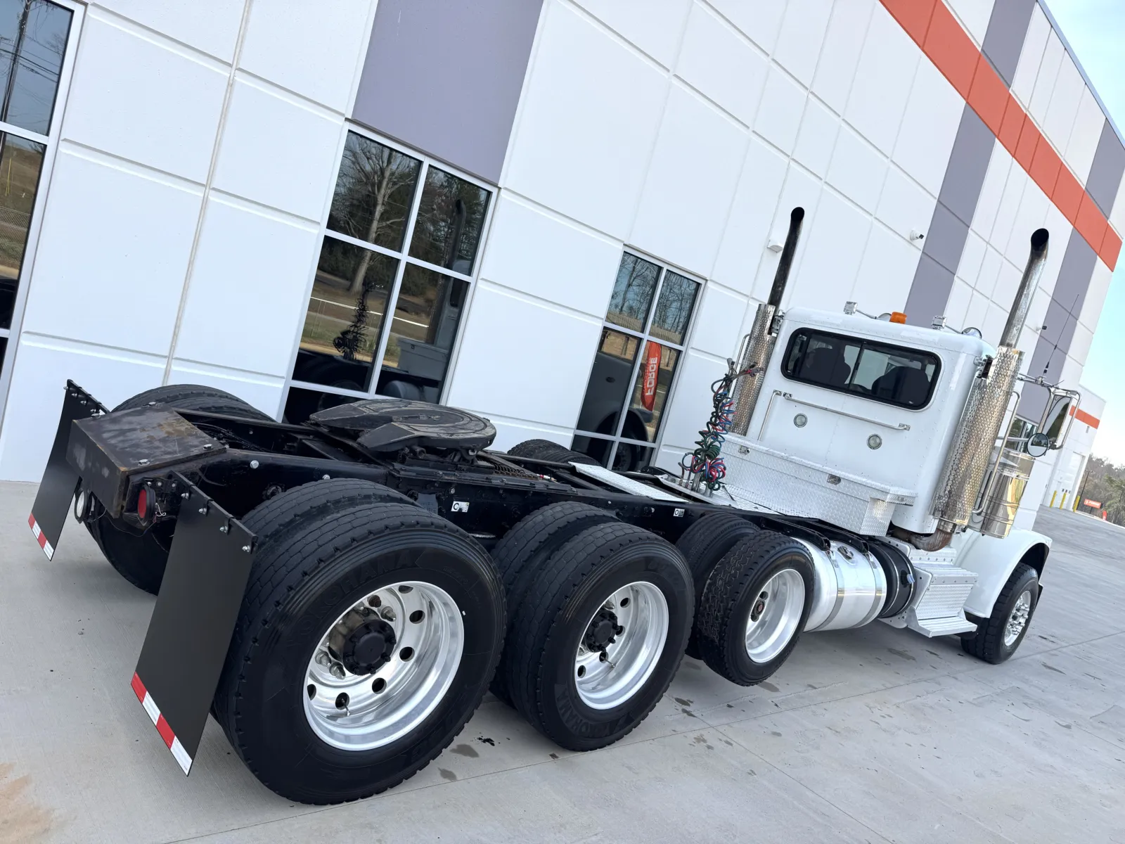 2011 Peterbilt - image 11